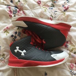 Basketball shoes
